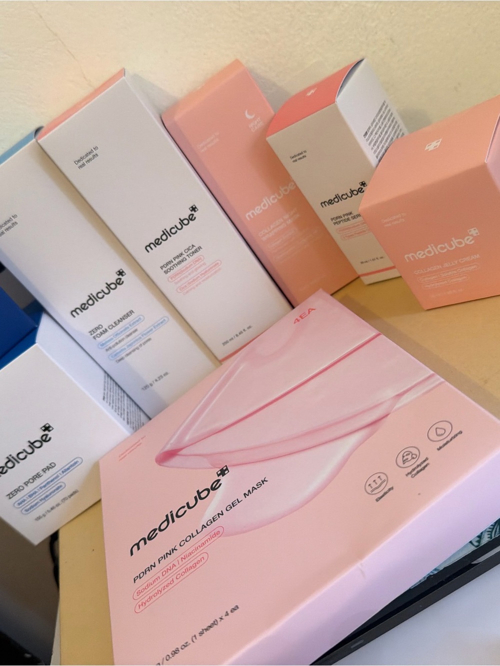 Medicube Pink Collagen Gel Mask - Hydrating Pink Gel Treatment